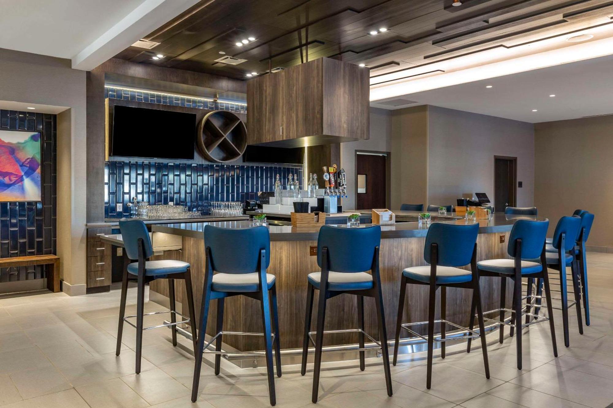 Cambria Hotel Manchester South Windsor Экстерьер фото