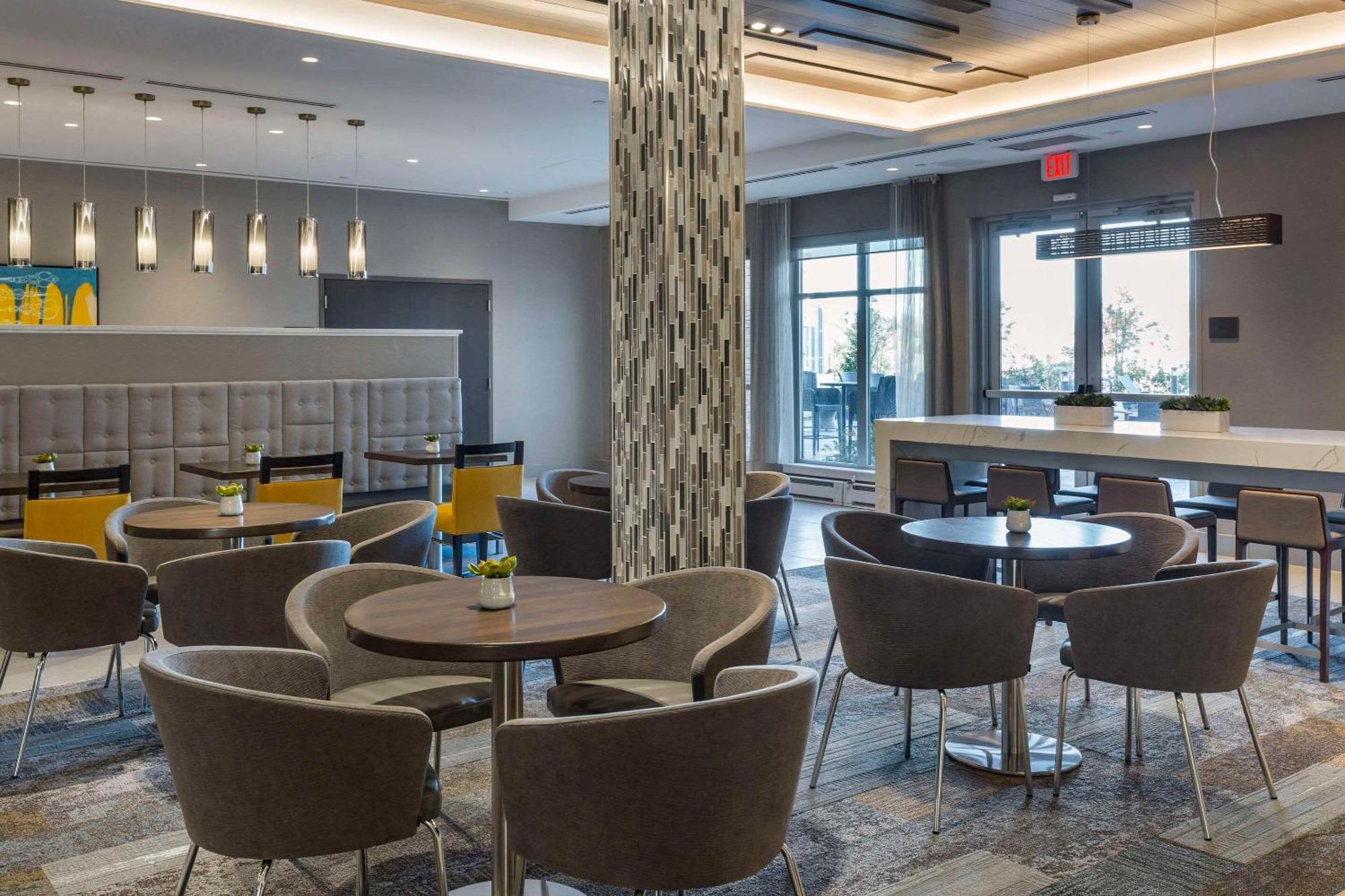 Cambria Hotel Manchester South Windsor Экстерьер фото