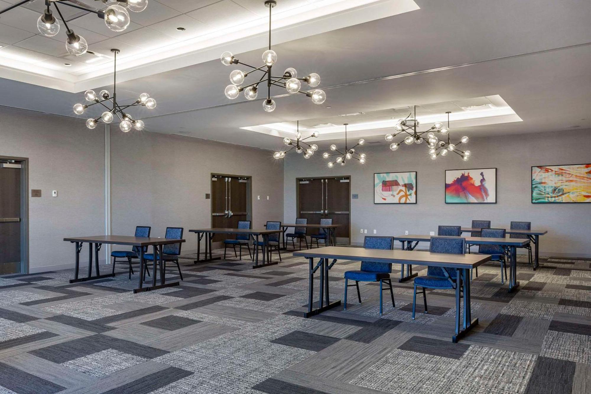 Cambria Hotel Manchester South Windsor Экстерьер фото
