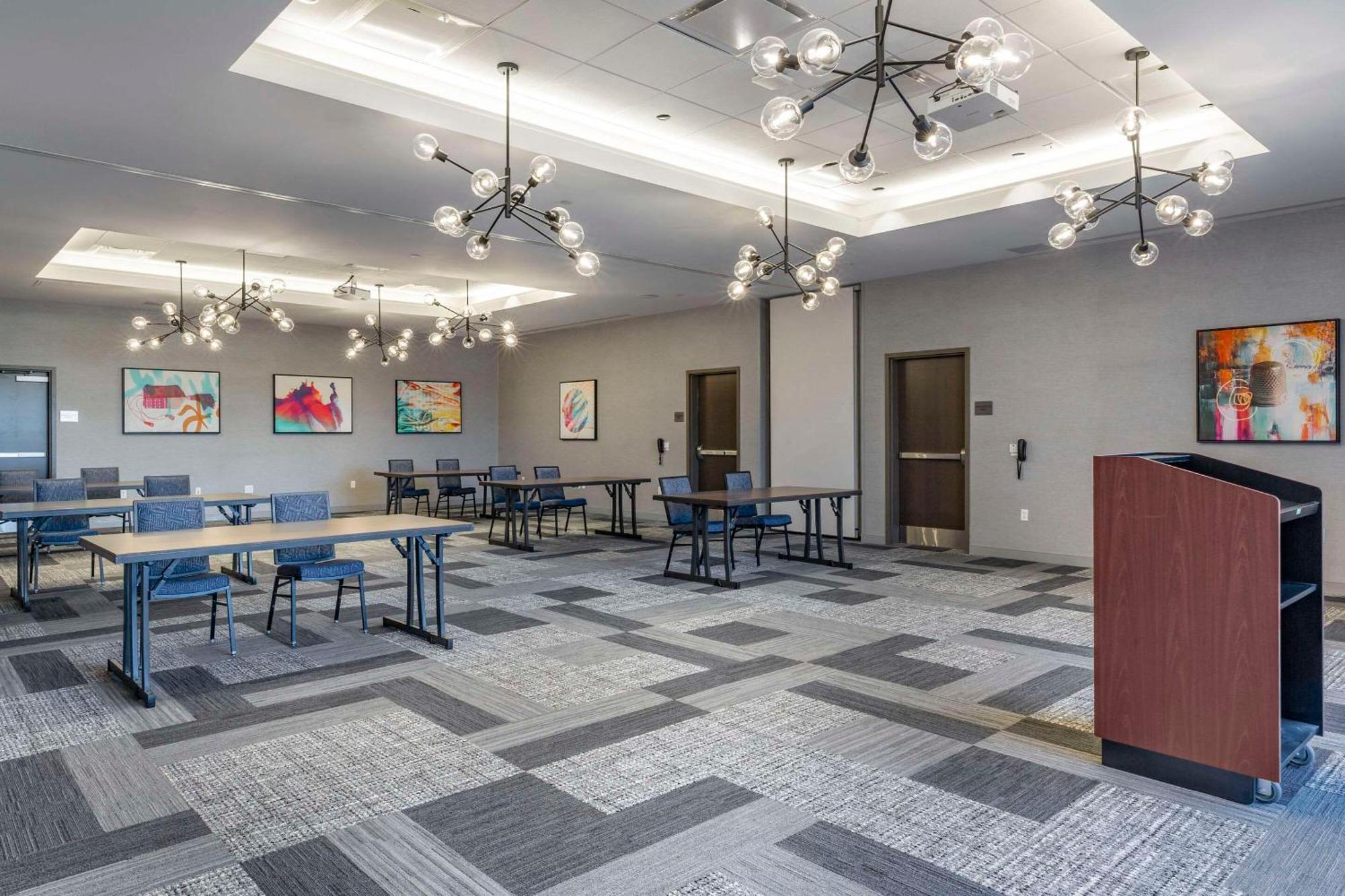Cambria Hotel Manchester South Windsor Экстерьер фото