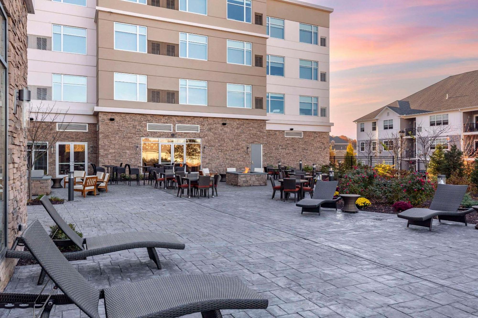 Cambria Hotel Manchester South Windsor Экстерьер фото