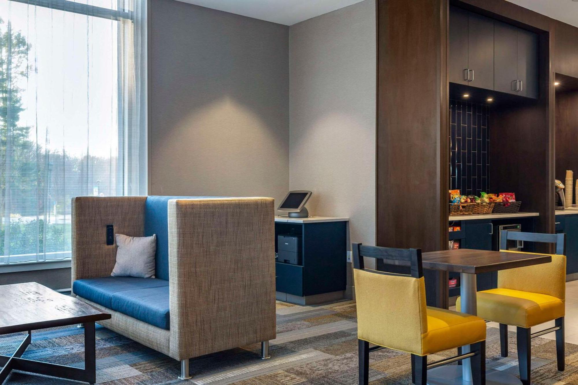 Cambria Hotel Manchester South Windsor Экстерьер фото