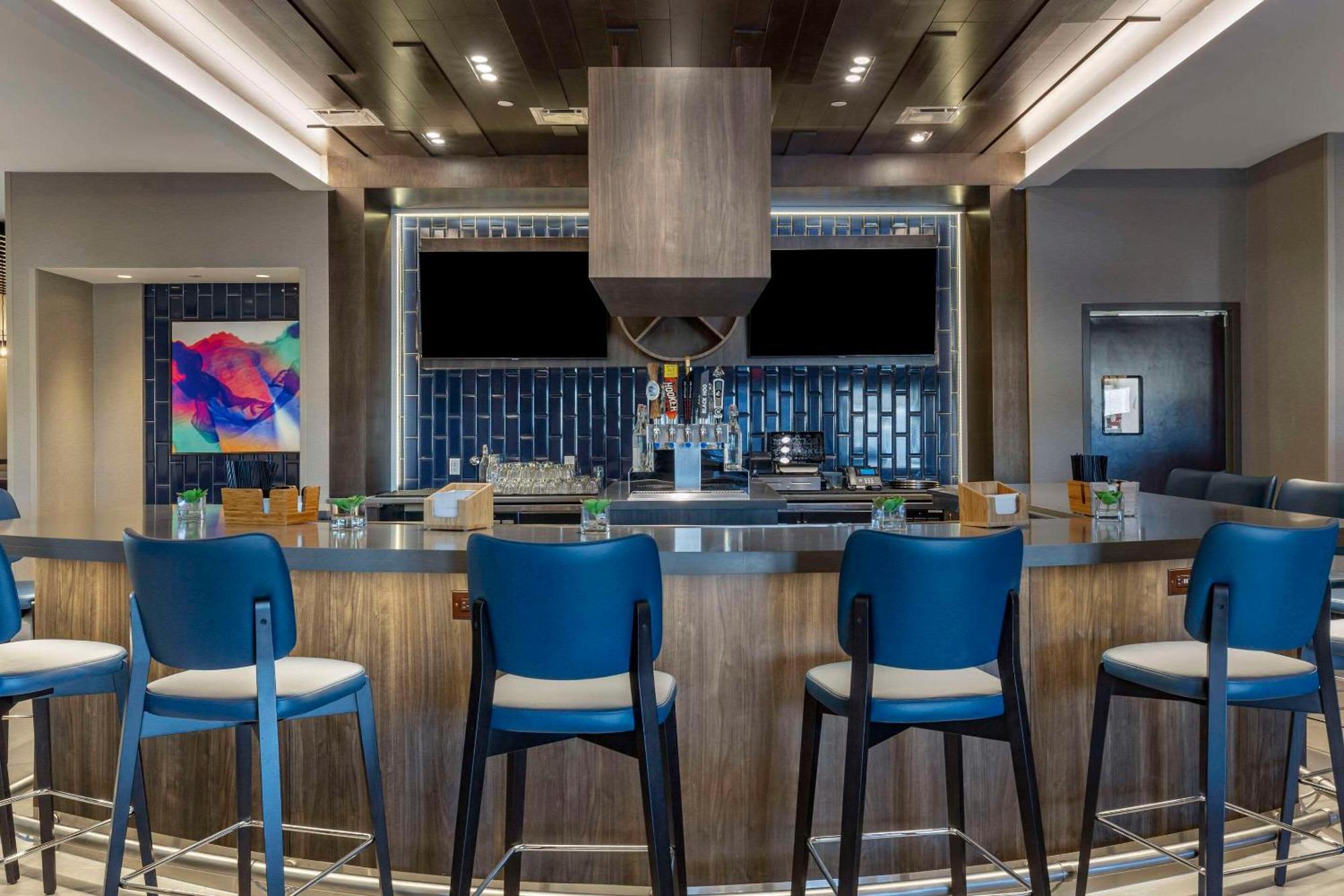 Cambria Hotel Manchester South Windsor Экстерьер фото