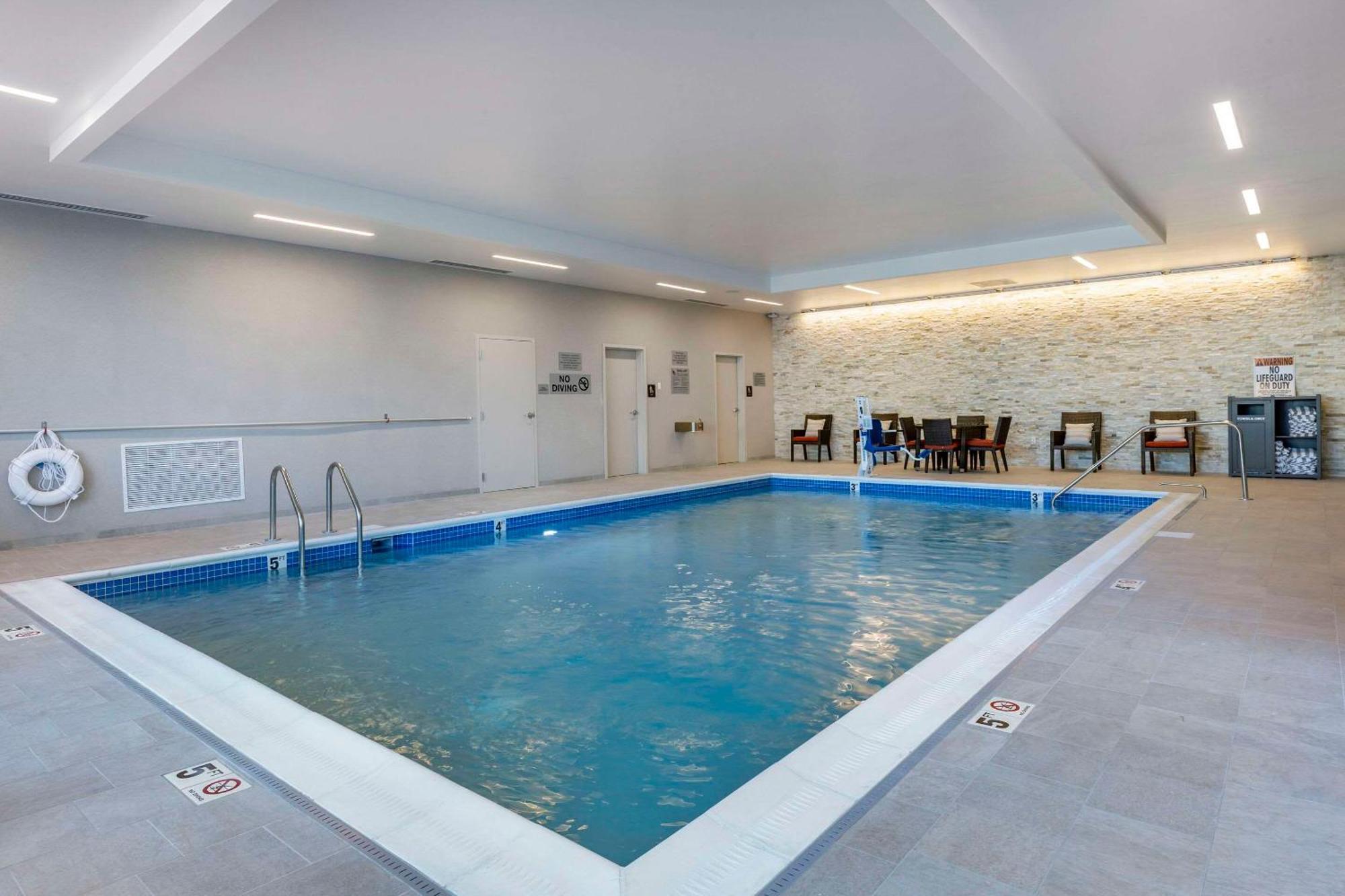 Cambria Hotel Manchester South Windsor Экстерьер фото