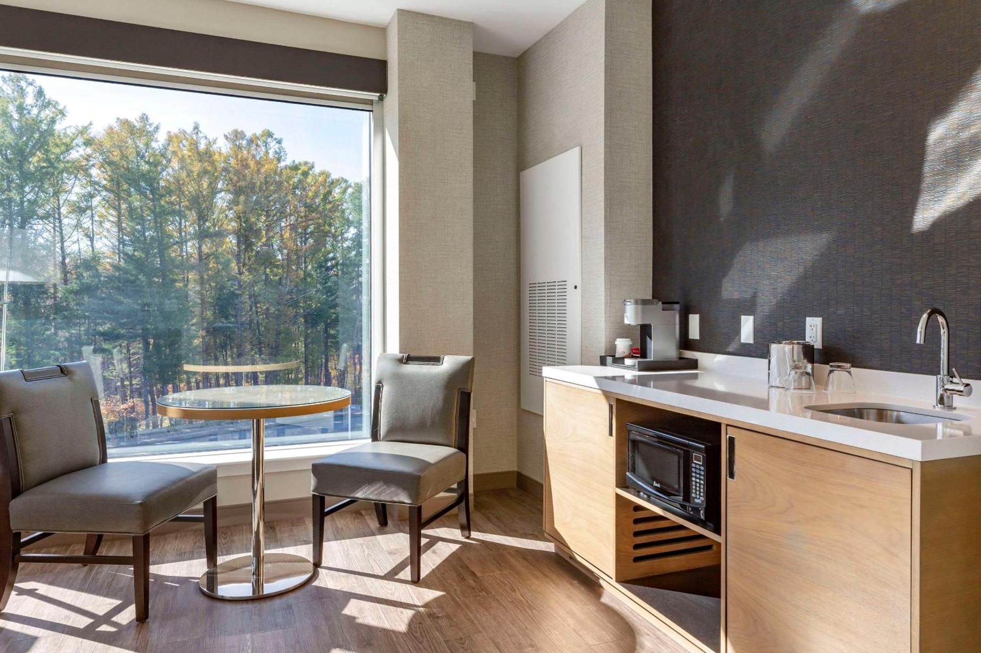 Cambria Hotel Manchester South Windsor Экстерьер фото
